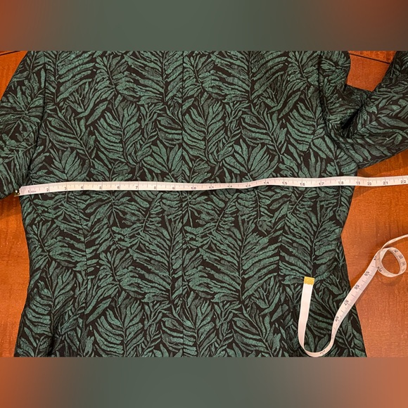 Kasper green blazer/ jacket, leaf print. Fully lined, fitted. Holidays. Size 6 - Picture 8 of 8